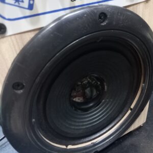 Single 6 inch speaker with built in amplifier - Image 3